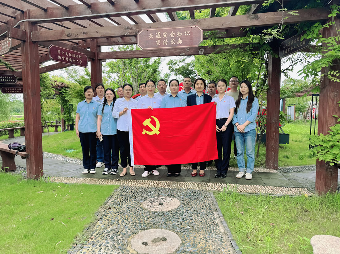 2024年6月，兴华港口党支部组织党员干部参观溪南村凌家巷等廉政教育基地活动